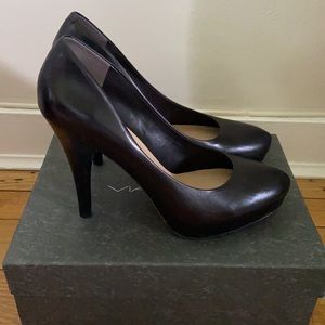 Via Spiga black leather platform pump